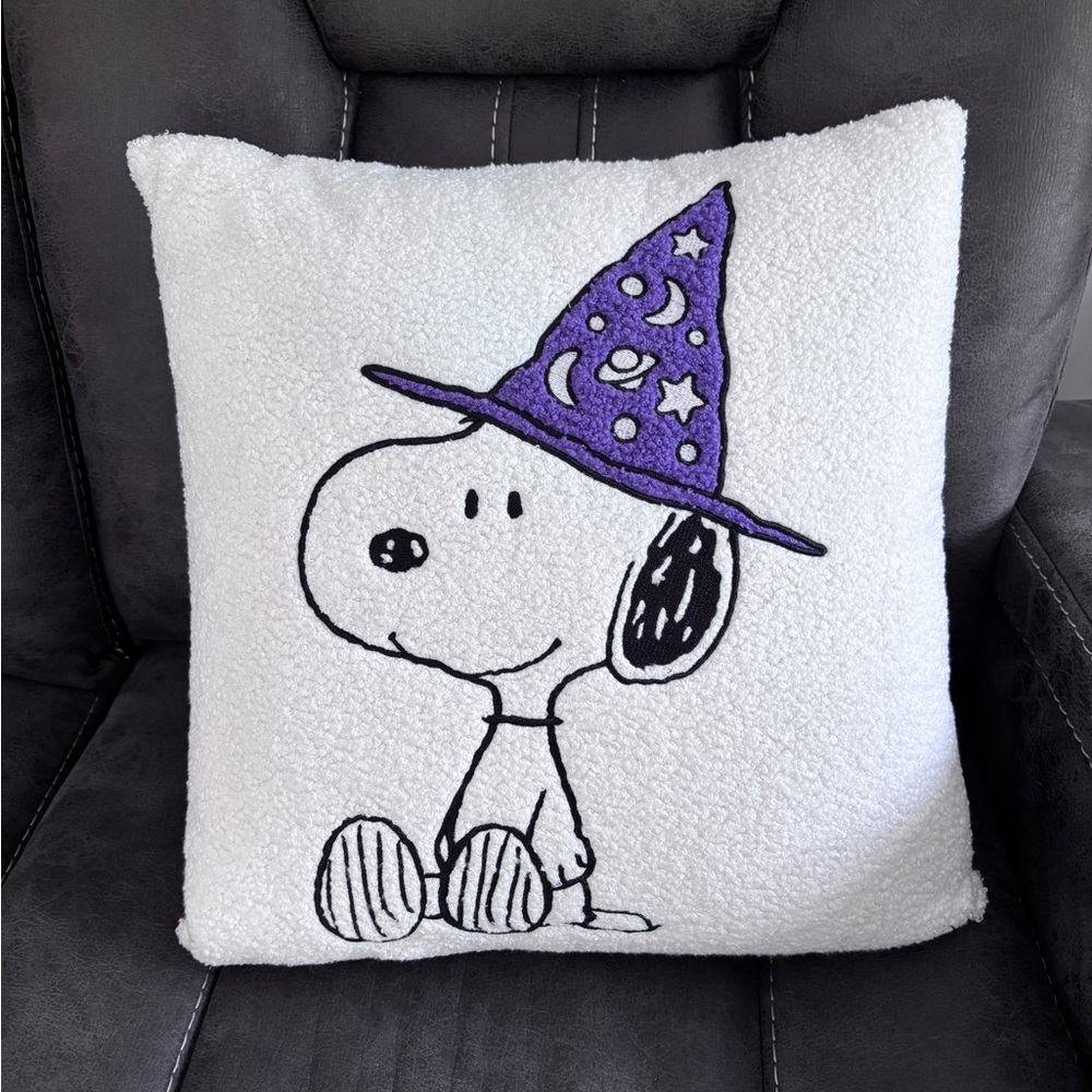 Peanuts Snoopy Decorative Pillow Ivory Purple Wizard Hat Halloween 18x18 NWT